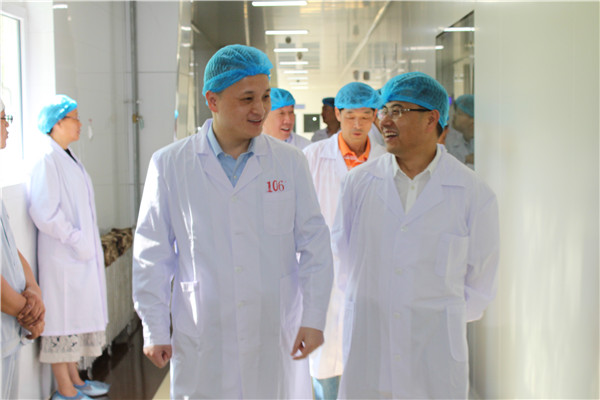 集團(tuán)領(lǐng)導(dǎo)沈波一行赴赤峰蒙欣藥業(yè)、艾克制藥調(diào)研